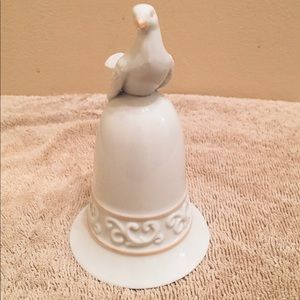 Vintage 1981 Avon Dove Bell